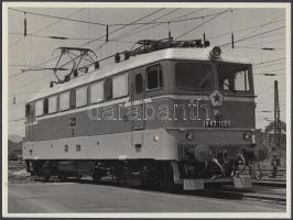 cca 1960 2db fotó MÁV-mozdonyokról, 18x24cm