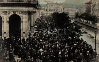 Karlovy Vary, Karlsbad; promenade, humour