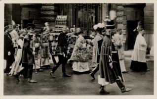 53 db régi, magyar, történelmi magyar és motívumlap, benne egy Tátralomnic leporello / 53 postcards ...