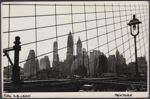 cca 1940 H. B. Leon: New York. Jelzett /  Signed, 12,5x19cm