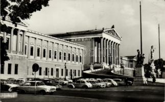 131 modern külföldi képeslap és egy Jalta képeslapsorozat / 131 modern foreign postcards and Yalta p...