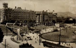 134 db főként modern, vegyes minőségű képeslapok, magyar és külföldi városképes lap és motívum lapok...