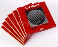 6 db  Akai műsoros magnószalag 18 cm-es orsón a felvett számok listájával, 18×18 cm