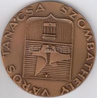 ~1980. "Szombathely Város Tanácsa" Br emlékérem (60mm) dísztokban T:1