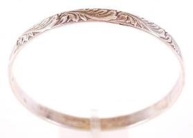 Szecessziós stílusú, vésett növényi mintákkal díszített, ezüst (Ag) karperec /  Silver bangle with floral decoration in art nouveau style, 14,8gr