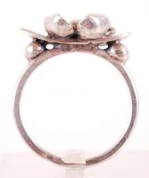 Plasztikus rózsával díszített, ezüst (Ag) gyűrű / 
Silver ring with floral decoration, s: 54, 4,5gr