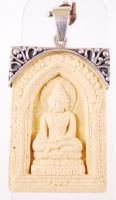 Buddhát ábrázoló, homokkő ereklyemedál ezüst (Ag) foglalatban /  Buddha, limestone pendant in silver frame, 3,5x2,5cm, br: 10,1gr