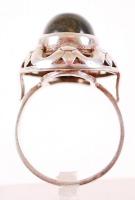 Ezüst (Ag) gyűrű áttört díszítéssel és indiai acháttal / 
Silver ring with Indian agate, s: 53, br: ...