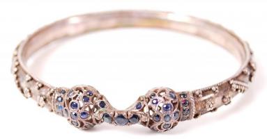 Bizsu tétel: Gyűrűk, klipszek, karkötők, nyakláncok, kitüző, néhány sérült