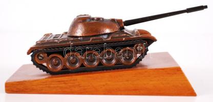 cca 1980 T-54-es harckocsi makettje, fém, gumi, fa talapzaton /  T-54 tank model, metal, gum, on wooden stand, 19x8x8cm