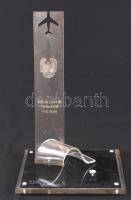 A deblini "Hős Pilóták" emlékmű plexi makettje /  Model of the Deblin Statue of Heroic Aviators, plexiglas, 46x22x31cm