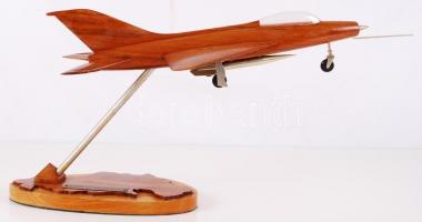 Horvát katonai repülős emlékmodell, fa, fém, plexi / 
Croatian military aviator model, wood, metal, ...