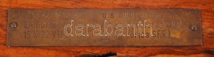 Horvát katonai repülős emlékmodell, fa, fém, plexi / 
Croatian military aviator model, wood, metal, ...