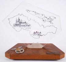 Katonai repülős emlék "Praha 1973" felirattal, fa, plexi /  Czechoslovakian military aviator memorial with "Praha 1973" inscription, wood, plexiglas, 25x22x11cm
