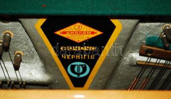 Jó állapotú, működő Ukrajna márkájú két pedálos pianínó, hangolásra szorul