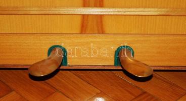 Jó állapotú, működő Ukrajna márkájú két pedálos pianínó, hangolásra szorul