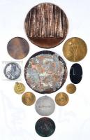 Vegyes emlékérem, plakett, lemez tétel, közte magyar és külföldi darabok "Magyar Szállodaszövet...