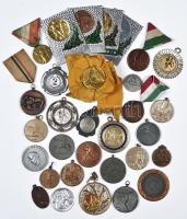 31db vegyes sport díjérem, közte sokféle sportág díjai T:vegyes