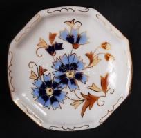 Zsolnay vázák, dobozkák, tálka, jelzettek, hibátlanok, kézzel festettek, összesen 5 db