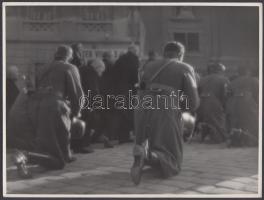 cca 1940 Csík Ferenc: Tábori mise. Vintage fotó, hátoldalán pecséttel jelzett, 18x24cm