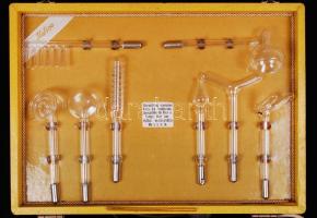 Cca 1970 Helios márkájú elektromos gyógyászati készülék és kiegészítői, eredeti táskájában, 31×45 cm