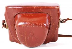 Pentina E fényképezőgép Carl Zeiss Tessar f=2,8/50 objektívvel, eredeti, bőr tokjában / 
Pentina E p...