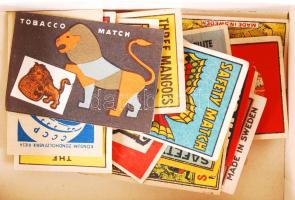 183 magyar és 17 külföldi gyufacímke, tokban