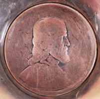 Ezüst (Ag.) tálka, benne egy 1938 Szent István 5 pengőssel. Jelzett, nettó:66 g / Silver saucer with...