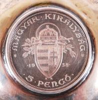 Ezüst (Ag.) tálka, benne egy 1938 Szent István 5 pengőssel. Jelzett, nettó:66 g / Silver saucer with...