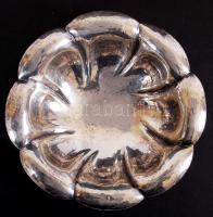 Ezüst (Ag.) dísztálka, hólyag- domborított díszítéssel, golyós lábakon áll, jelzett, nettó:173 g / Silver saucer with silver coin