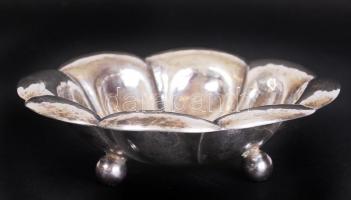 Ezüst (Ag.) dísztálka, hólyag- domborított díszítéssel, golyós lábakon áll, jelzett, nettó:173 g / S...