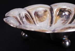 Ezüst (Ag.) dísztálka, hólyag- domborított díszítéssel, golyós lábakon áll, jelzett, nettó:173 g / S...