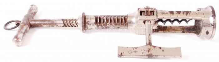 Mester János és társa, BPest feliratú alumínium üvegvágó h: 10,5 cm és egy fém bornyitó, kopottas ál...