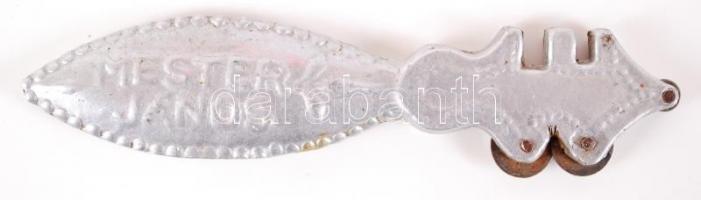 Mester János és társa, BPest feliratú alumínium üvegvágó h: 10,5 cm és egy fém bornyitó, kopottas ál...