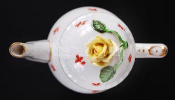 Herendi kávés kiöntő, kézzel festett, apró lepattanás a rózsán, jelzett (koronás), m:21 cm