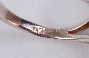 Ezüst (Ag) gyűrű howlittal / 
Silver ring with howlite, s: 52, br: 4,4gr