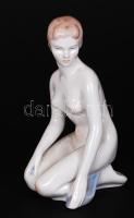Fürdőző lány, kézzel festett, jelzett Aquincum porcelán akt, hibátlan /  Girl having a bath, hand painted porcelain nude, 22cm