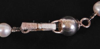 Tenyésztett gyöngy nyaklánc ezüst (Ag) szerelékkel / 
Cultured pearl necklace with silver accessorie...