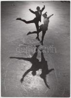cca 1940 Szendrő István (1908-2000): Ugrás. Vintage fotó, 24x18cm