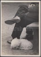 1934 Kinszki Imre (1901-1945): Déli séta. Vintage alkotás, aláírással, szerzői pecséttel, (a szerző hagyatékából), 13x18 cm