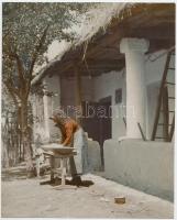 1926 Kerny István (1879-1963): Nagymosás, Szany. Vintage alkotás, színezett fotó, hátoldalán feliratozott, 21x17cm