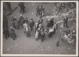 1931 Kinszki Imre (1901-1945): Vasárnap délután. Vintage alkotás, hátoldalán szerzői pecséttel jelzett, 13x18cm