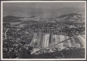 1932 Kinszki Imre (1901-1945): A János-hegyi kilátóból. Vintage alkotás, hátoldalán szerzői pecséttel jelzett, 11x16cm