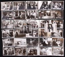 1930-40 32 db magyar filmfotó. 16 féle film 2-2 jelenete, feliratozva, 9x12 cm