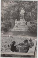 Cca 1950 Ismeretlen szerző: Fotómontázs: Semmelweis, a gyermekek megmentője. 25x17 cm