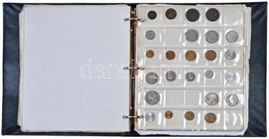 Hobbi gyűjtemény gyűrűs albumba rendezve 20db berakólappal külföldi fémpénzekkel és néhány ezüstpénz...
