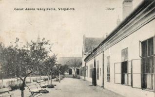 Várpalota Szent János leányiskola, udvar