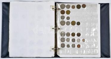 Hobbi gyűjtemény gyűrűs albumba rendezve 26db berakólappal, magyar és külföldi fémpénzekkel és néhány ezüstpénzzel T:vegyes
