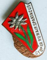 ~1960. "Gyopár Ruhaipari SPARTACUS" tűzzománcozott Br turista jelvény (piros-zöld-fehér) T:1