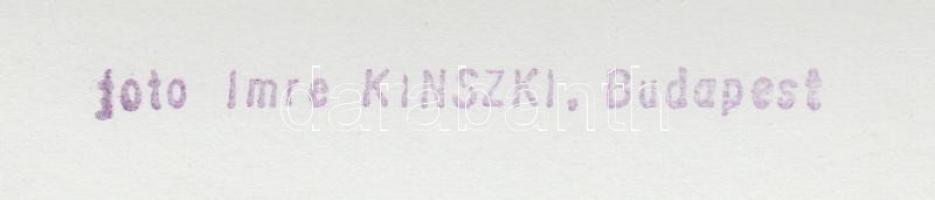 1933 Kinszki Imre (1901-1945): Duna parti munkás. Vintage szociofotó, hátoldalán pecséttel jelzett, ...